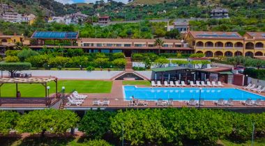 10 MINUTES FROM TAORMINA FOR SALE IN EXCLUSIVE HOTEL AND SPA WITH POOLS, RESTAURANT AND SEA VIEW