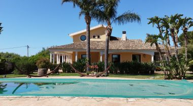 For sale Prestigious villa with swimming pool in Syracuse ideal for important residence.